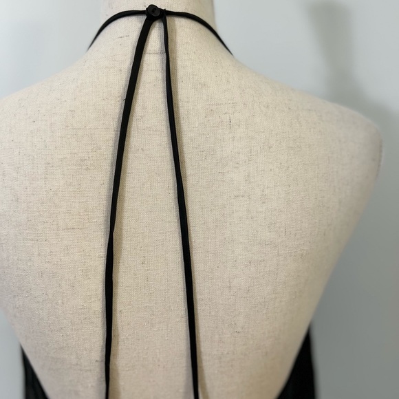 Elegant Black Halter Dress - Picture 4 of 7